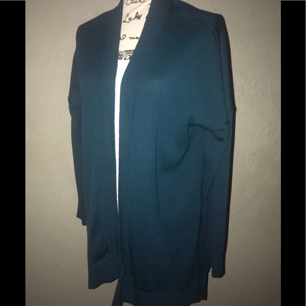 🎈3/$15 Teal boyfriend cardigan by Loft